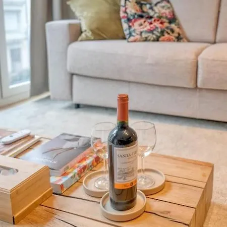 Your Stylish Seaside Retreat & Parking *