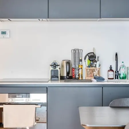 Your Stylish Seaside Retreat & Parking