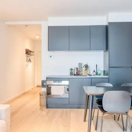 Your Stylish Seaside Retreat & Parking Apartamento