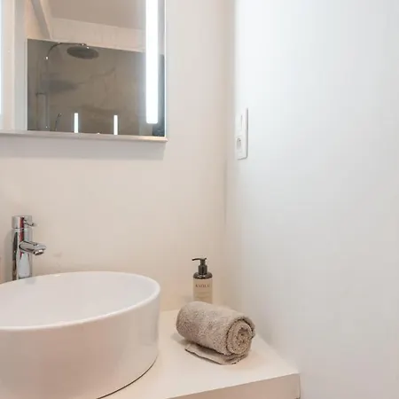 Your Stylish Seaside Retreat & Parking