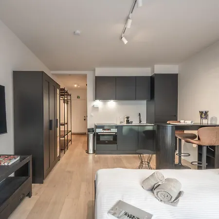 Apartment Your Stylish Seaside Retreat & Parking