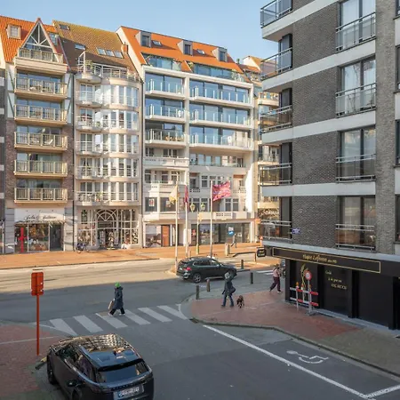 Your Stylish Seaside Retreat & Parking *