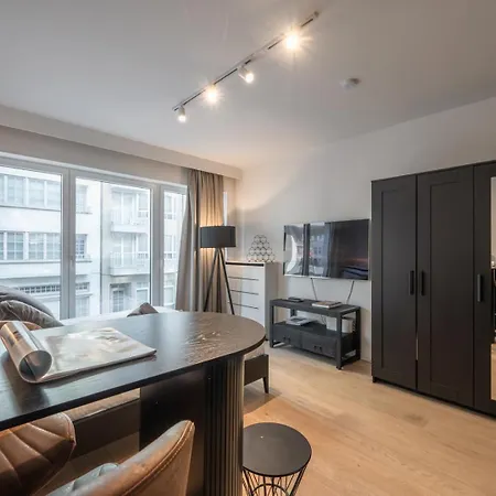 Your Stylish Seaside Retreat & Parking